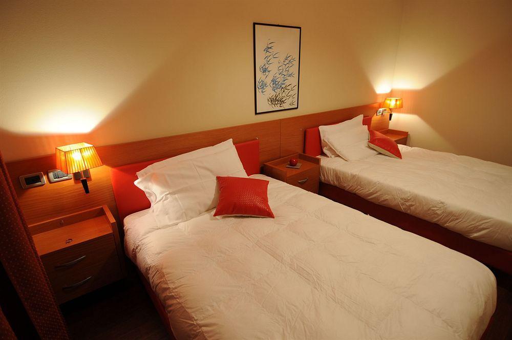 Santa Caterina Hotel Бергамо Екстериор снимка